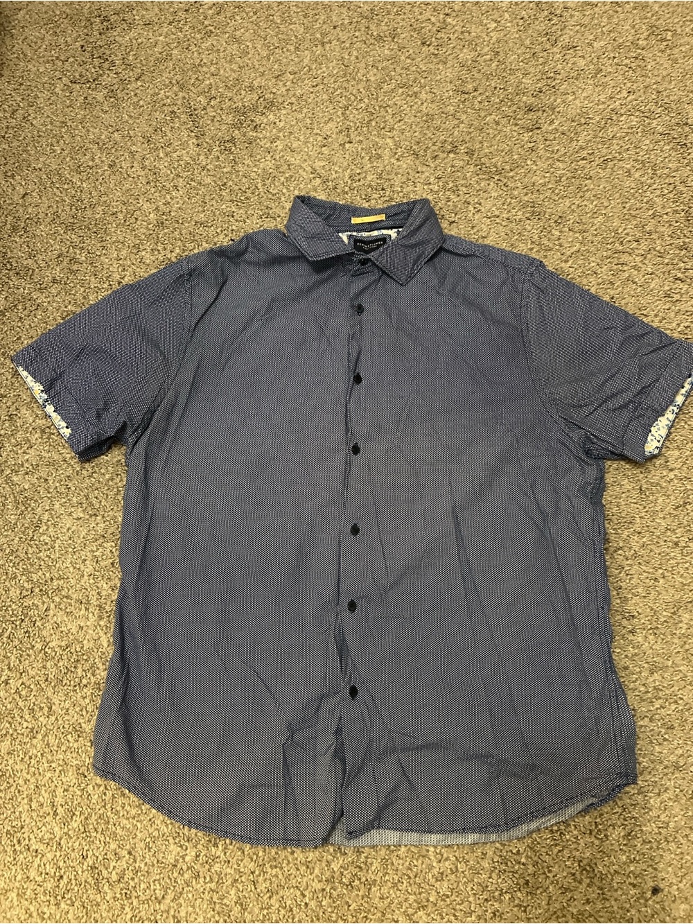 Men's Short-Sleeve Button-Up Shirt in Navy